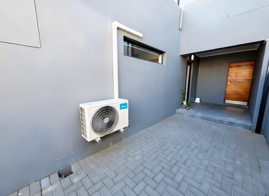 To Let 3 Bedroom Property for Rent in Sandown Western Cape